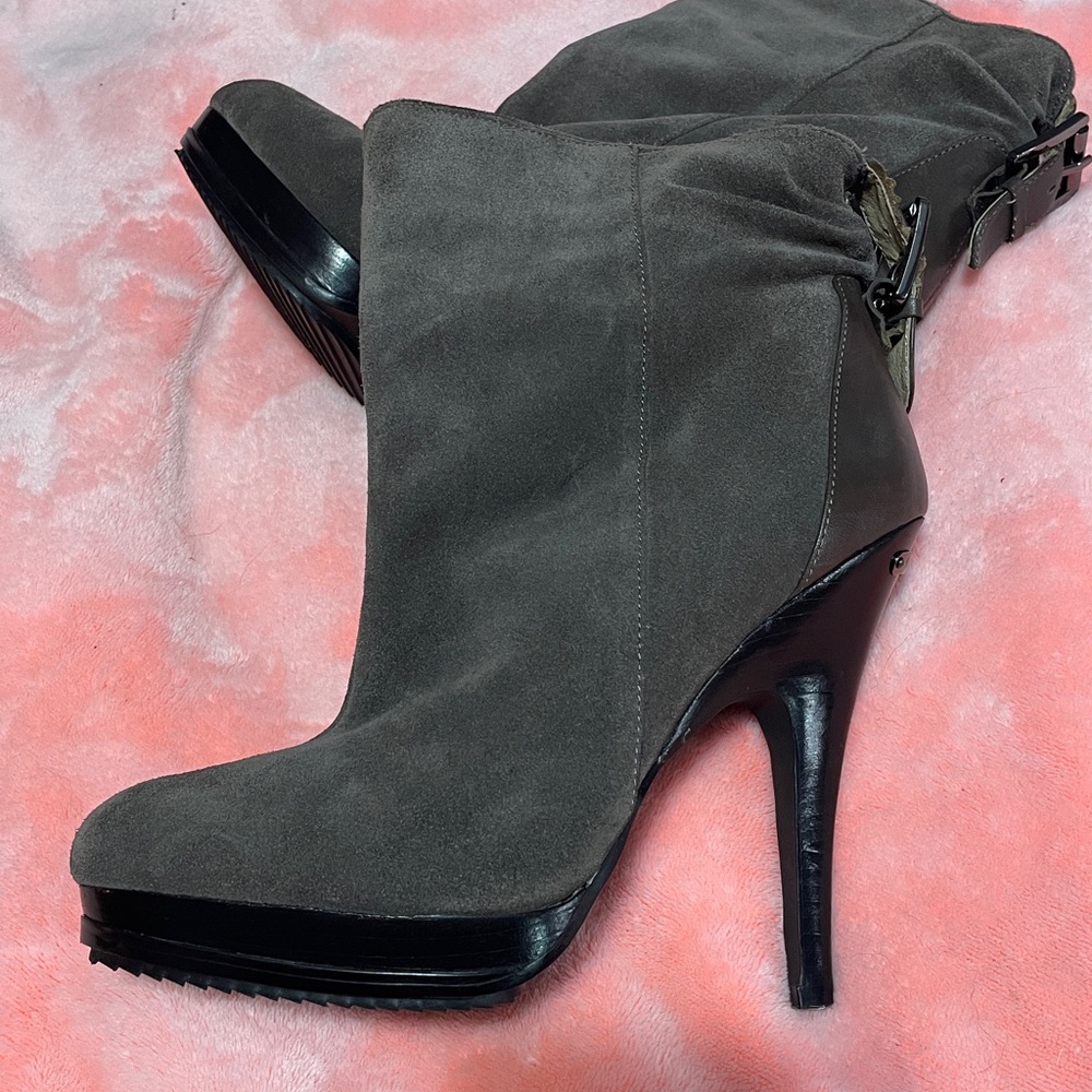 Michael Kors Gray/Taupe Suede High Heel Boots
Great tread for walking, No Slip.